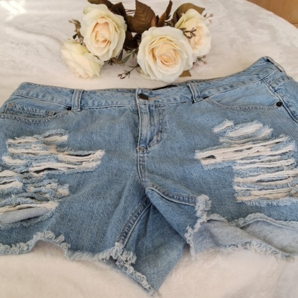 Forever 21+ Plus Size Womens Size 14 Distressed Blue Jean Shorts